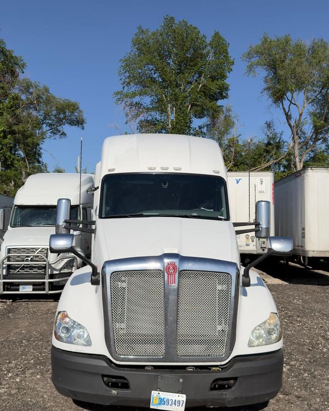 Frontline Freight Kenworth tractor